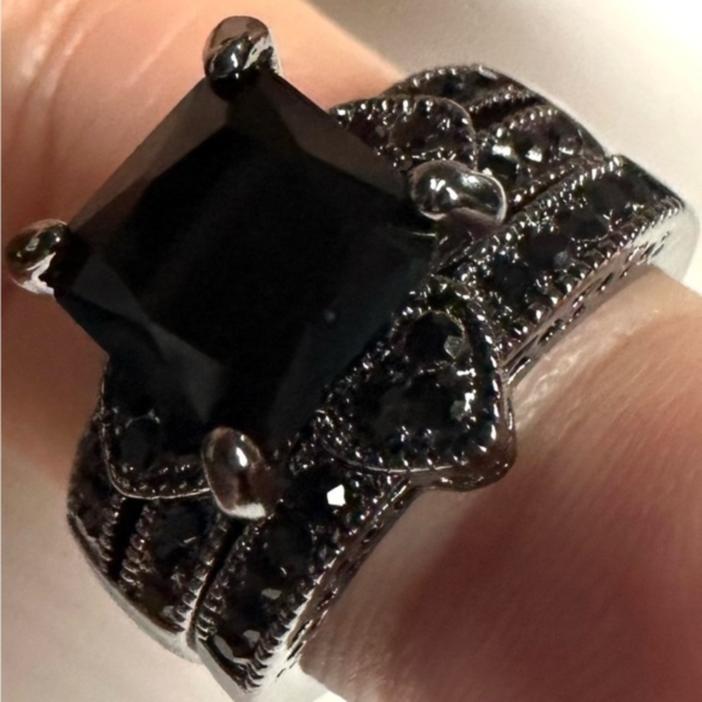 New 18k stamped 2 pc black gunmetal wedding ring set heart onyx engagement